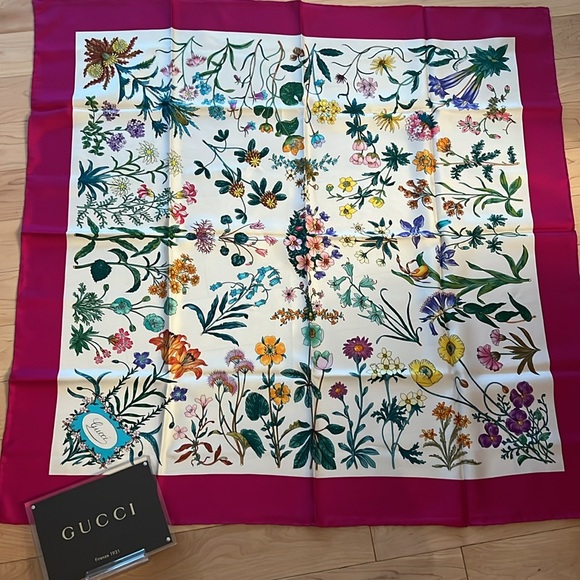 GUCCI SILK SCARF 34”x34” - Picture 9 of 11